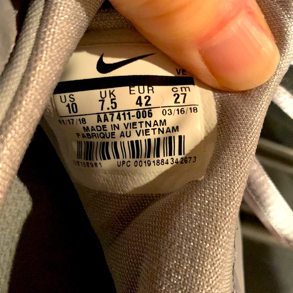 Nike womens Rival Light Gray Sneaker, Size 10 - Picture 10 of 10